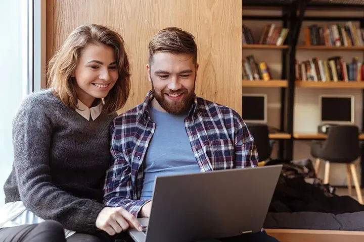 Couple on Laptop - Stick to your Investment Plan